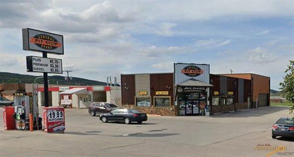The Pit Stop: 8034 Stagestop Rd, Summerset, SD 57718
